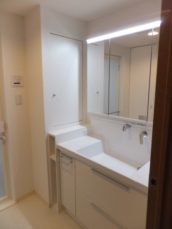 隙間を造作収納で有効活用 隙間を造作収納で有効活用